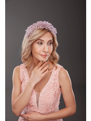 Kristal ve Boncuk Işlemeli Gelin Tacı – Işıltılı ve Zarif Saç Aksesuarı