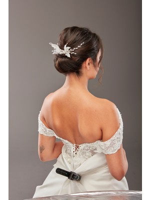 Kelebek Detaylı Gelin Saç Aksesuarı – Zarif ve Romantik Tasarım