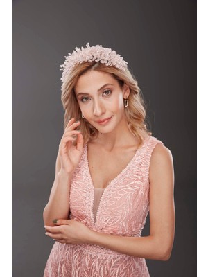 Kristal ve Boncuk Işlemeli Gelin Tacı – Işıltılı ve Zarif Saç Aksesuarı