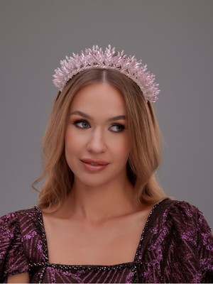 Kristal Taşlı Gelin Tacı – Zarif ve Işıltılı Tasarım