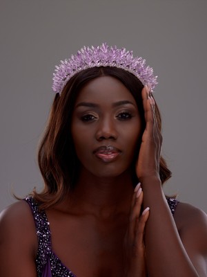 Kristal Taşlı Gelin Tacı – Zarif ve Işıltılı Tasarım