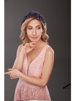 Kristal ve Boncuk Işlemeli Gelin Tacı – Işıltılı ve Zarif Saç Aksesuarı