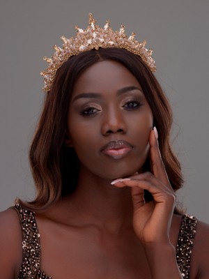 Kristal Taşlı Taç – Işıltılı ve Zarif Davet Aksesuarı