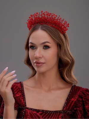 Kristal Taş Detaylı Işıltılı Gelin Tacı – Zarif ve Gösterişli Tasarım