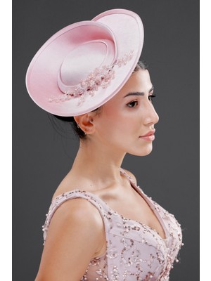 Inci ve Kristal Detaylı Beyaz Nikah Kepi – Zarif Özel Davet Şapkası