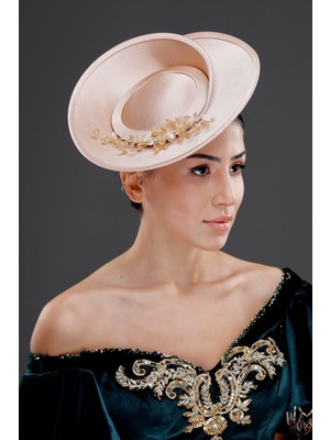 Inci ve Kristal Detaylı Beyaz Nikah Kepi – Zarif Özel Davet Şapkası