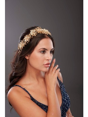 Çiçek ve Kristal Detaylı Gelin Aksesuarı – Işıltılı ve Zarif El Yapımı Saç Aksesuarı