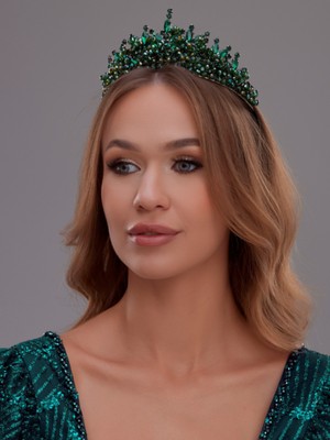 Kristal Taşlı Gelin Tacı – Işıltılı ve Gösterişli Saç Aksesuarı