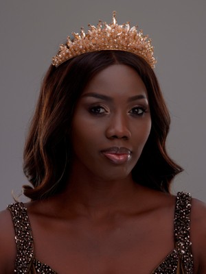 Kristal Taşlı Gelin Tacı – Işıltılı ve Gösterişli Saç Aksesuarı