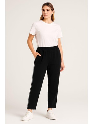 Kadın Büyük Beden Siyah, Bel Lastikli, Biye Detaylı, Paça Minik Yırtmaçlı Cepli Eşofman Alt 65N39149