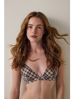 Önden Açılan Balensiz Desteksiz Üçgen Sütyen