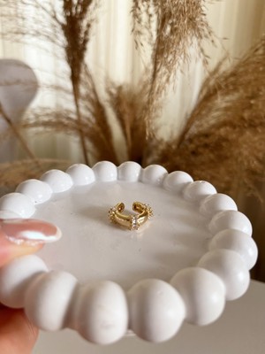 Zarif Şık Zirkon Taşlı 14K Altın Renk Kararmaz Çelik Tragus Küpe – Işıltılı Modern Tasarım 1 Adet