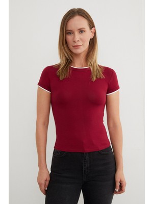 Basic Bisiklet Yaka Biyeli Crop Tişört