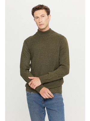 Standart Fit Normal Kesim Yarım Balıkçı Yaka Jakarlı Triko Kazak