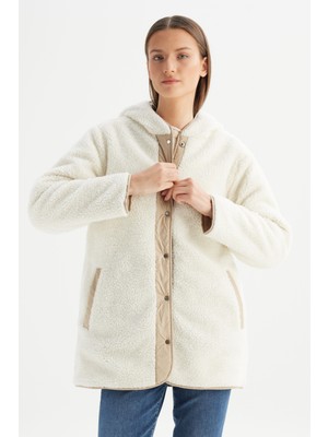 Regular Fit Normal Kesim Kapüşonlu Bej Kapitoneli Mont