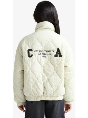 DeFacto Su Geçirmez Sırt Baskılı Fermuarlı Kapitoneli Mont Kız Çocuk E9937A825AU