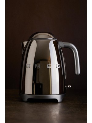 Smeg 50's Style Retro Mirror Steel Çelik Kettle 1,7 lt Gizli Rezistanslı Otomatik Kapanma KLF03SSEU