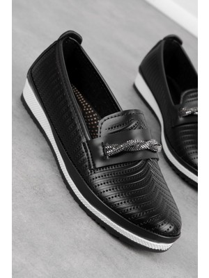 214 Siyah Taş Detaylı Rahat Günlük Kadın Ayakkabı