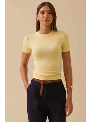 Kadın Yuvarlak Yaka Kısa Kollu Basic T-Shirt - Sarı