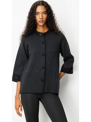 Kadın Dik Yaka Kolu ve Yakası Nakışlı Yün Ceket Siyah