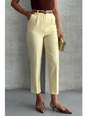 Kadın Dar Paça Pileli Kemerli Mevsimlik Kumaş Pantolon Sarı Sarı / 44