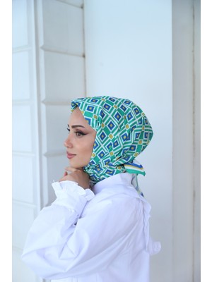 Nora Desenli Eşarp Benetton
