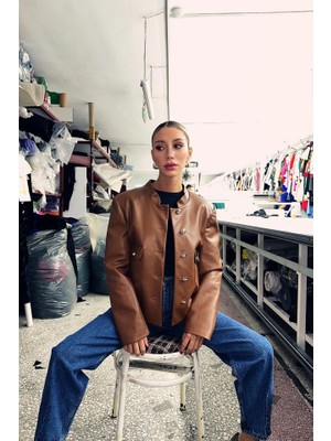 Siyah Önü Düğme Kapamalı Deri Ceket