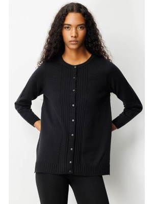 Kadın Sıfır Yaka Önü Uzun Çizgili Biriktirmeli Hırka Siyah