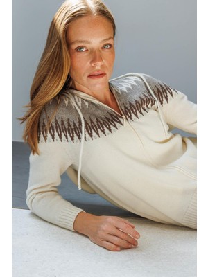 Kadın Kapüşonlu Robası Baklavalı Hırka Kemik