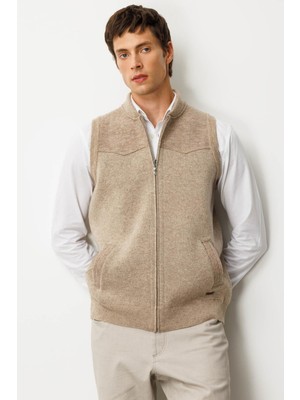 Erkek Hakim Yaka Göğsü ve Cebi Keçe Yün Yelek K.bej
