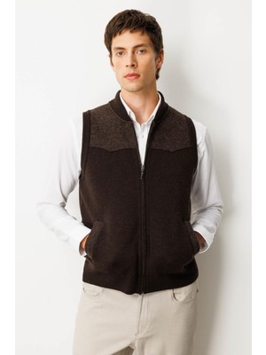 Erkek Hakim Yaka Göğsü ve Cebi Keçe Yün Yelek K.kahve