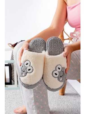 Burak Alday Shoes Kadın Gri Kurbağa Figürlü Peluş Ev Terliği 2025 Sonbahar-Kış Sezonu için Rahat ve Şık