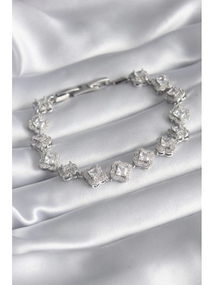 Pirinç Gümüş Renk Zirkon Taşlı Yonca Model Vıp Seri Kadın Bileklik