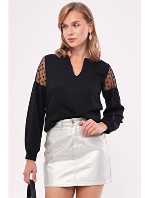 Kadın Siyah V Yaka Kolu Tüllü Balonlu Bluz ARM-20K001038