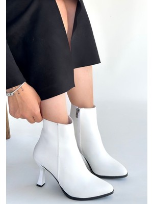 Beyaz Cilt Topuklu Bot