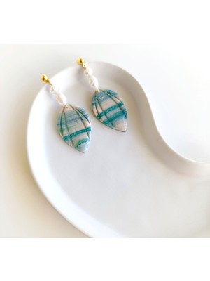 Bej Yaprak Küpe Handmade