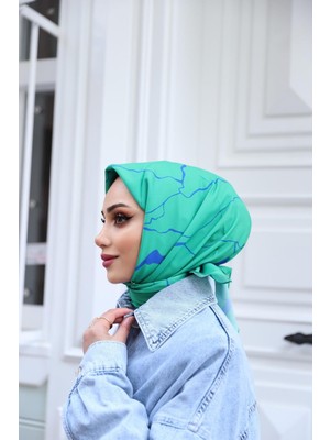 Nehir Desenli Eşarp Benetton