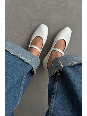 Straswans Berny Kadın Deri Babet Beyaz Suni Deri Tabanlı Günlük Kullanım İçin Şık Seçim