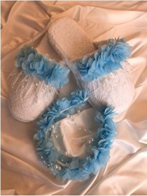 Beyaz Incili Mavi Çiçek Süslemeli Lohusa Seti Terlik Taç Takımı – Mavi Renkli Aksesuarlar