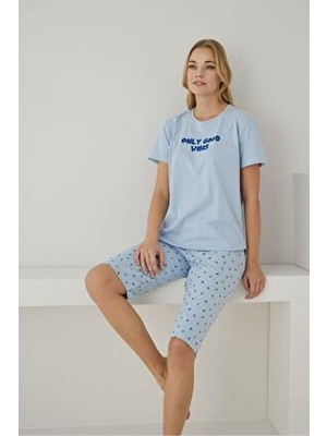 Kadın %100 Organik Pamuk Mavi Çiçek Desenli Kısa Kollu Kapri Doğal Pijama Takımı