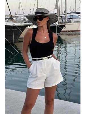 Beyaz Yüksek Bel Wed Leg Pileli Kadın Mini Şort MG2537