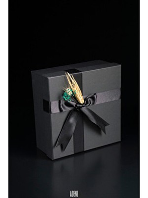 Hediye Kutusu Siyah - Kırpık Kağıt - 1 Sınıf Saten Kurdele- Kuru Çiçek Süsleme- Yılbaşı