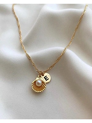 Fiamoss Kadın Harfli Detaylı Istiridye Kolye Beyaz Maden Renkli İnci Taşlı 40 cm Uzunlukta