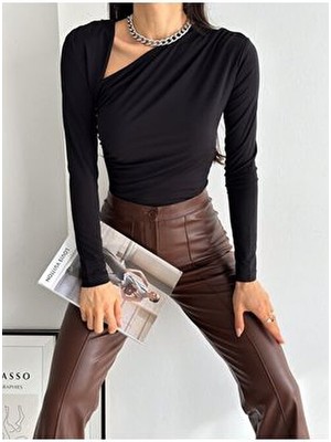 Qutta Kadın Siyah V Dekolte Detaylı Regular Kalıp Önü Çift Kat Sandy Kumaş Bluz