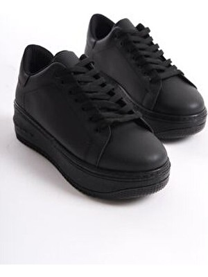 Sefayol Delit Kadın Spor Ayakkabı Siyah Mat Deri Kalın Taban Suni Deri Malzeme ile Günlük Kullanım İçin
