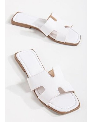 Miss Zülüf Kadın Günlük Terlik Beyaz Suni Deri Düz Tasarım Kısa Topuklu