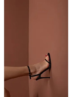 Futz Bilekten Bantlı Siyah Rugan Siyah 10 cm Kadın Klasik Topuklu Ayakkabı