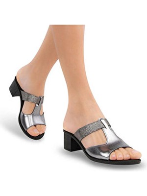 Muya Kadın Anatomik Terlik Suni Deri Gri Günlük Kullanım İçin Konforlu ve Şık Tasarım