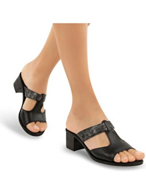 Muya Kadın Anatomik Terlik Suni Deri Siyah Günlük Kullanım İçin Konforlu ve Şık Tasarım