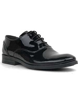 Şık Ortamlar İçin Erkek Çocuk Klasik Rugan Ayakkabı Siyah Rugan Bağcıklı Tasarım ve Kaydırmaz Taban